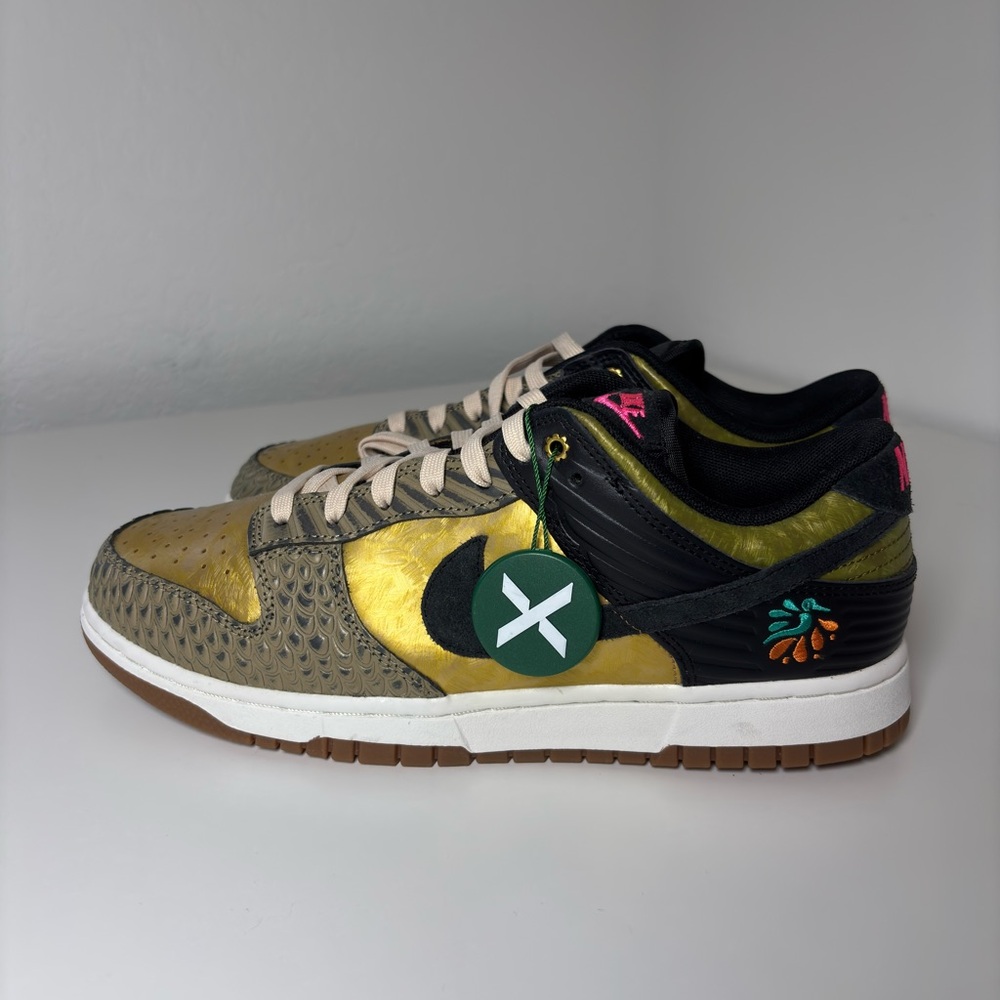 Nike Black and Gold Low-Top Sneakers size 10.5